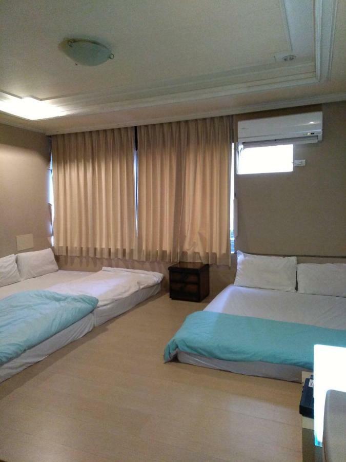 Hua Bin Hotel Yilan Luaran gambar